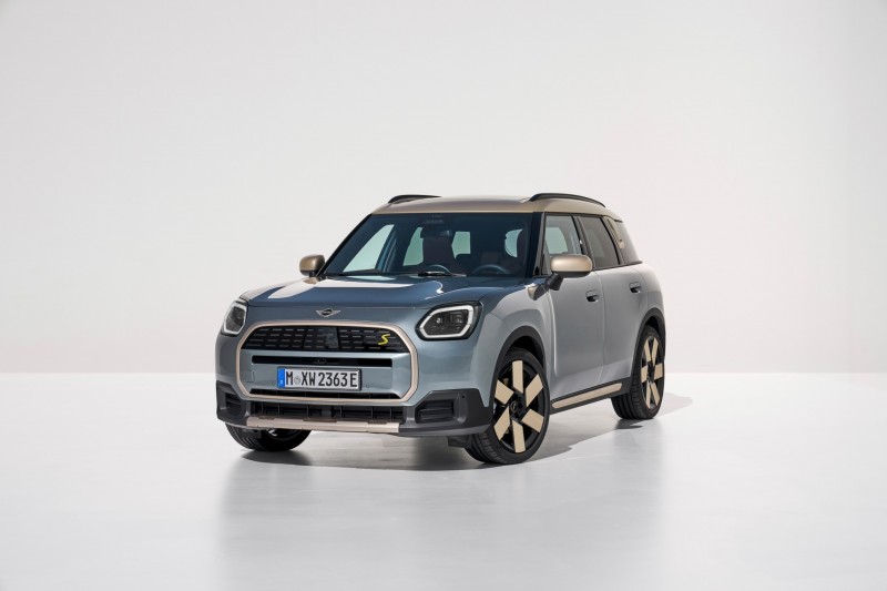 MINI Electrifies the UK with the All-New 2023 Countryman: Bigger, Smarter, and Ready to Roll!
